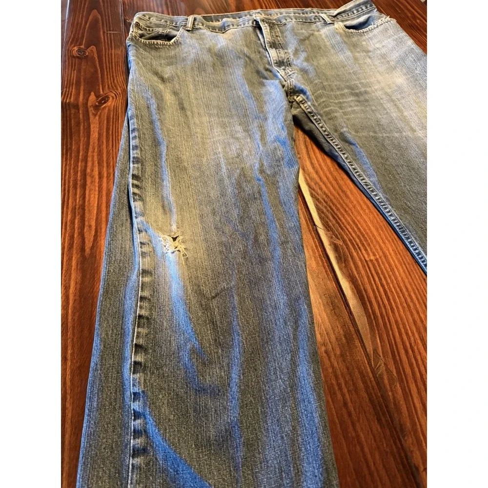 Men's Levi's 559 straight fit jeans‎ in a light wash, size W40 L32